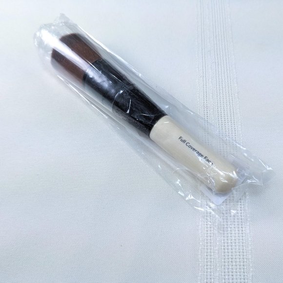 Bobbi Brown Full Coverage Face Brush - Picture 2 of 7